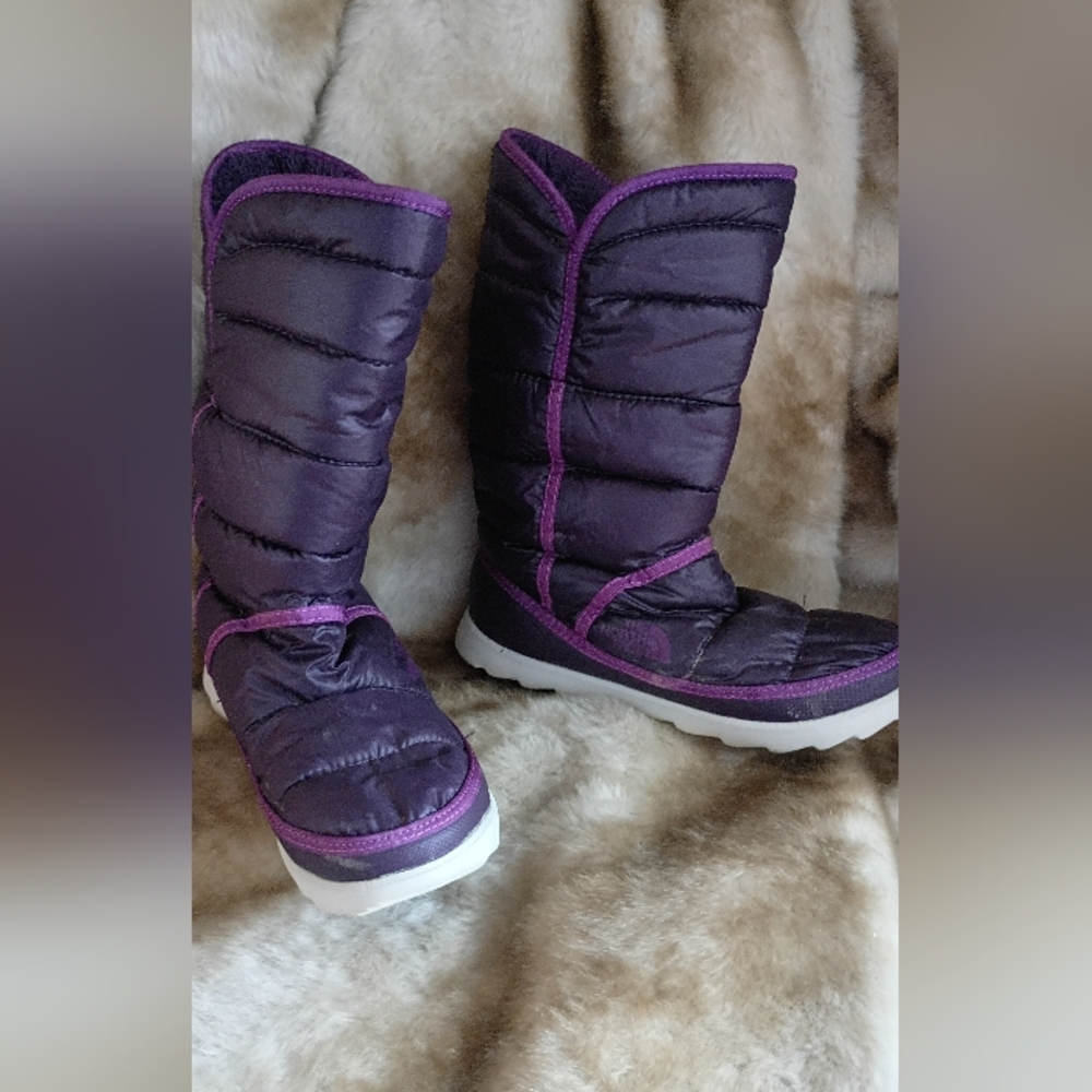 North Face Amore II Fleece Puffer Pull On Boots size 6